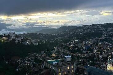 هتل Urban Living