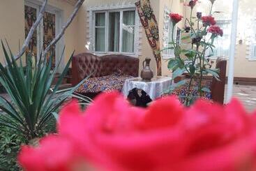 پانسیون Khodja Guesthouse