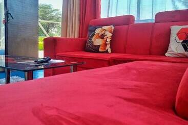 استراحتگاه Lakeside Boffar Cabins