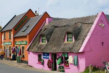 تختخواب و صبحانه Clare View