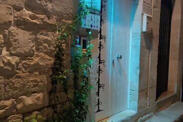 تختخواب و صبحانه Green House