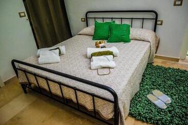 تختخواب و صبحانه Green House