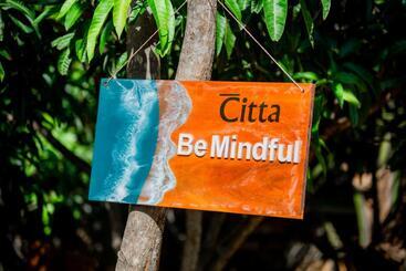 هتل Chitta
