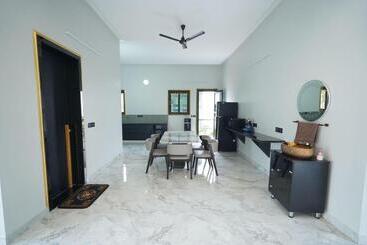 هتل Deer Creek Farm House