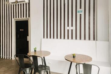 هتل Reddoorz At Capsule Inn Teuku Umar