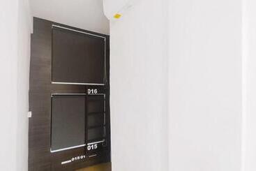 هتل Reddoorz At Capsule Inn Teuku Umar