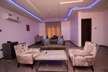 Marchforte Courtyard Hotel & Suites