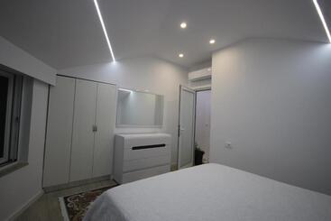 هتل آپارتمان Metaj House