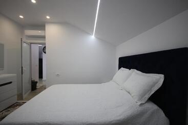 Metaj House