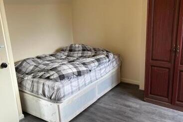 پانسیون Georgian Double Near City Centre