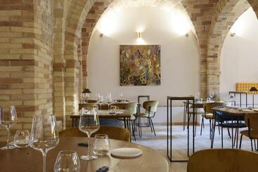 استراحتگاه The Vinum Suites