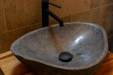 استراحتگاه The Vinum Suites
