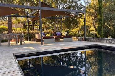 تختخواب و صبحانه La Suite Gordes