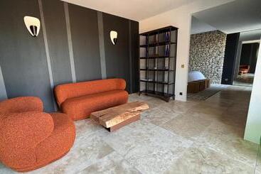 تختخواب و صبحانه La Suite Gordes
