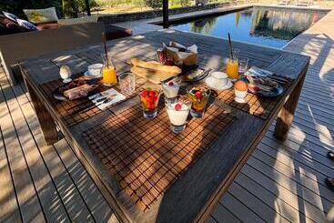 تختخواب و صبحانه La Suite Gordes