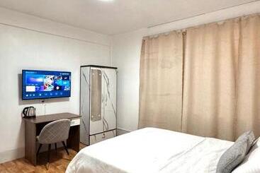 تختخواب و صبحانه Lanas Homestay
