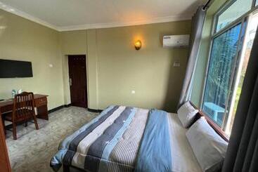 هتل Hellen Tour Company And Accomodation