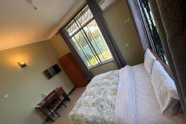 هتل Hellen Tour Company And Accomodation