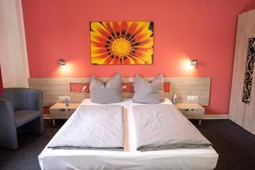 هتل Honeybee Properties Mosel