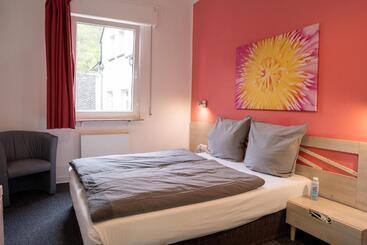 هتل Honeybee Properties Mosel