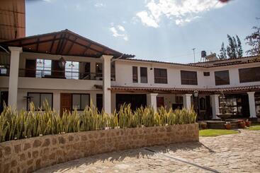 هتل Oro Andino Lodge