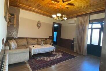 پانسیون Baku Eagle House