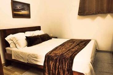 پانسیون M Serenity Guest House