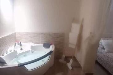 پانسیون Suite Maison Rouge