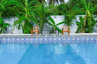 استراحتگاه La Piscine Farm House