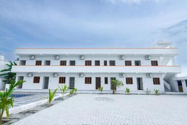 استراحتگاه La Piscine Farm House