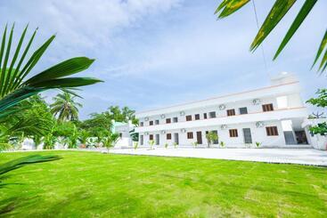 استراحتگاه La Piscine Farm House