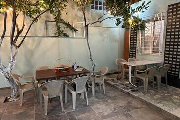 Tirana Lemon Breeze Hostel