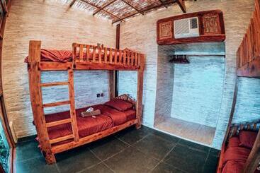 هاستل Shakabrah S Beachfront Dorm
