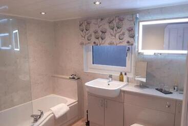 Burnbank Bed And Breakfast