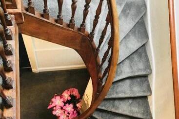 Burnbank Bed And Breakfast