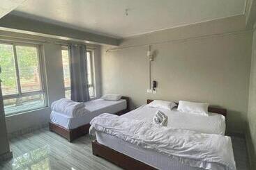 هتل Deurali Guest House