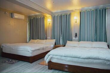 هتل Deurali Guest House