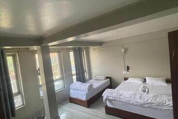 هتل Deurali Guest House