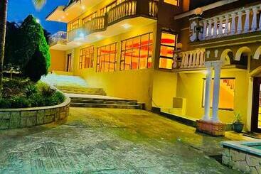 Goldenways Motel