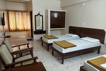 酒店 Arihanth Deluxe Lodge