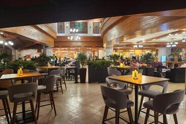 هتل Camp John Hay Lodge 200