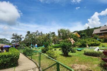 هتل Camp John Hay Lodge 200