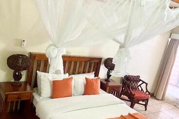 هتل Ilala Crest Lodge