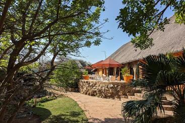 هتل Khorab Safari Lodge