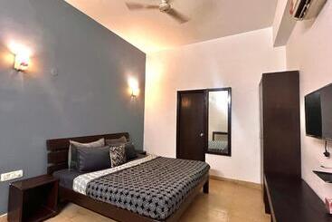 هتل Room With Kitchen On Main Road At 10k