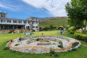 هتل Sunset Creek Resort