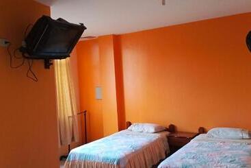 پانسیون Hostal Los Anturios