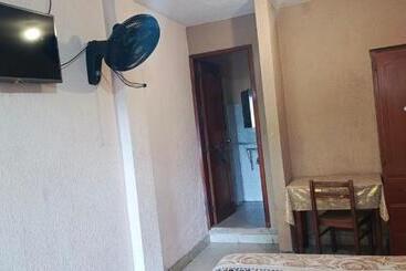 پانسیون Hostal Los Anturios