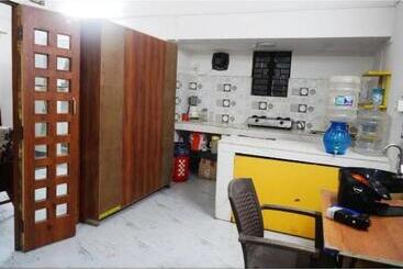 هتل Unique Homestay