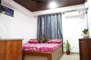 هتل Unique Homestay